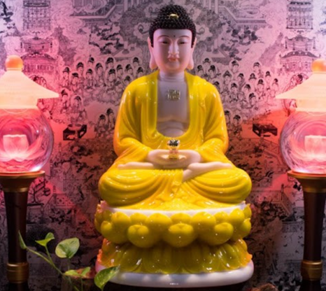 Tượng Phật Tổ ngồi trên toà sen
