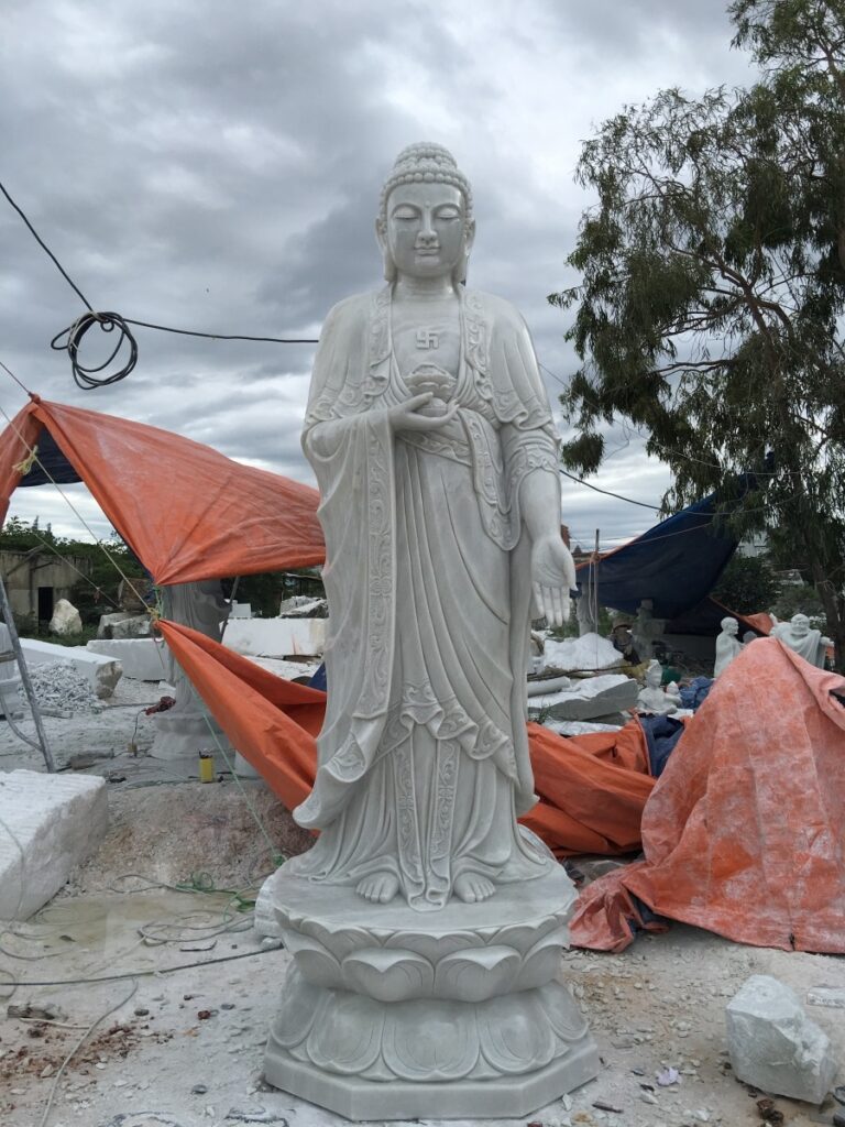 Tượng Đức Phật A Di Đà đứng bằng đá